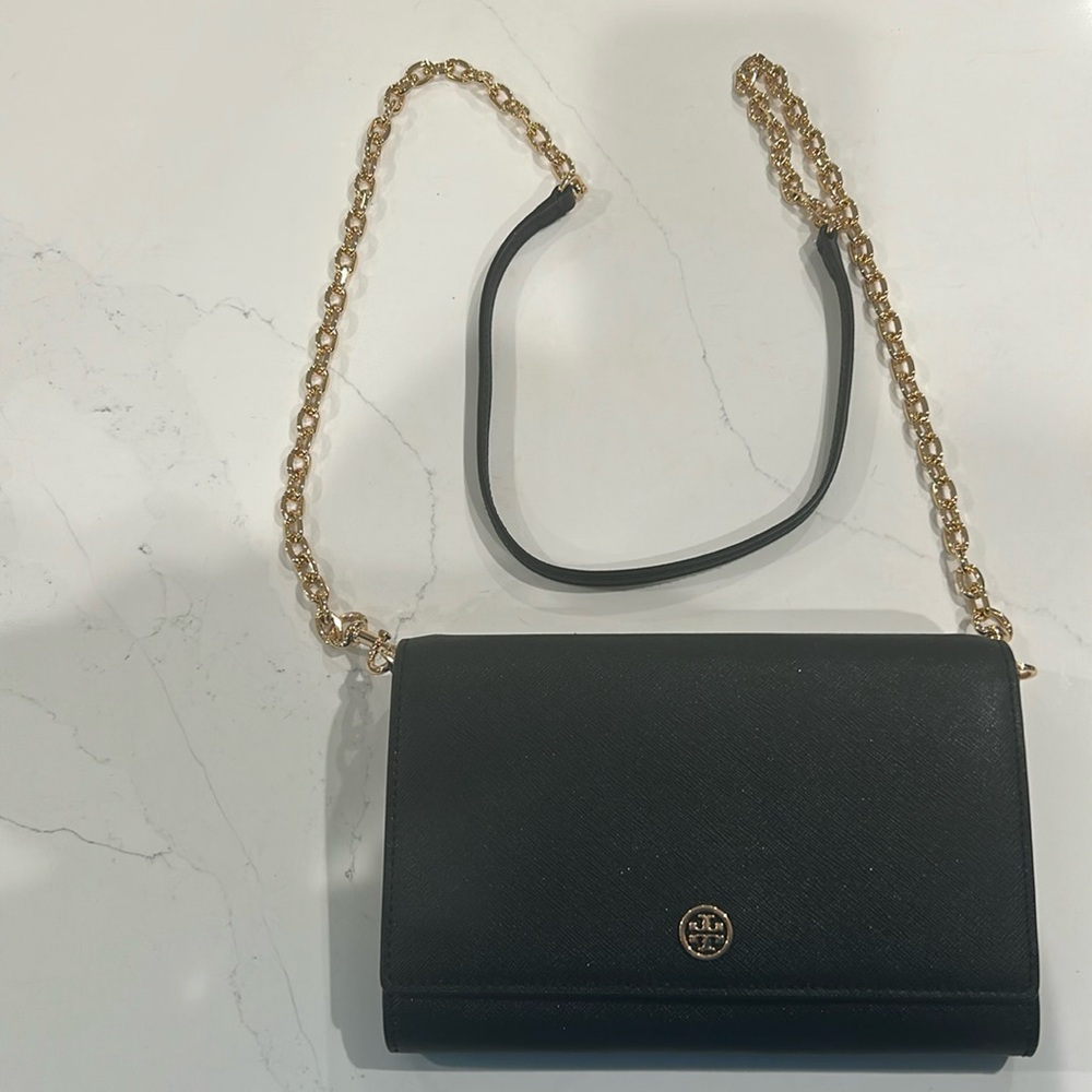Tory burch black cross body bag what’s detachable chains